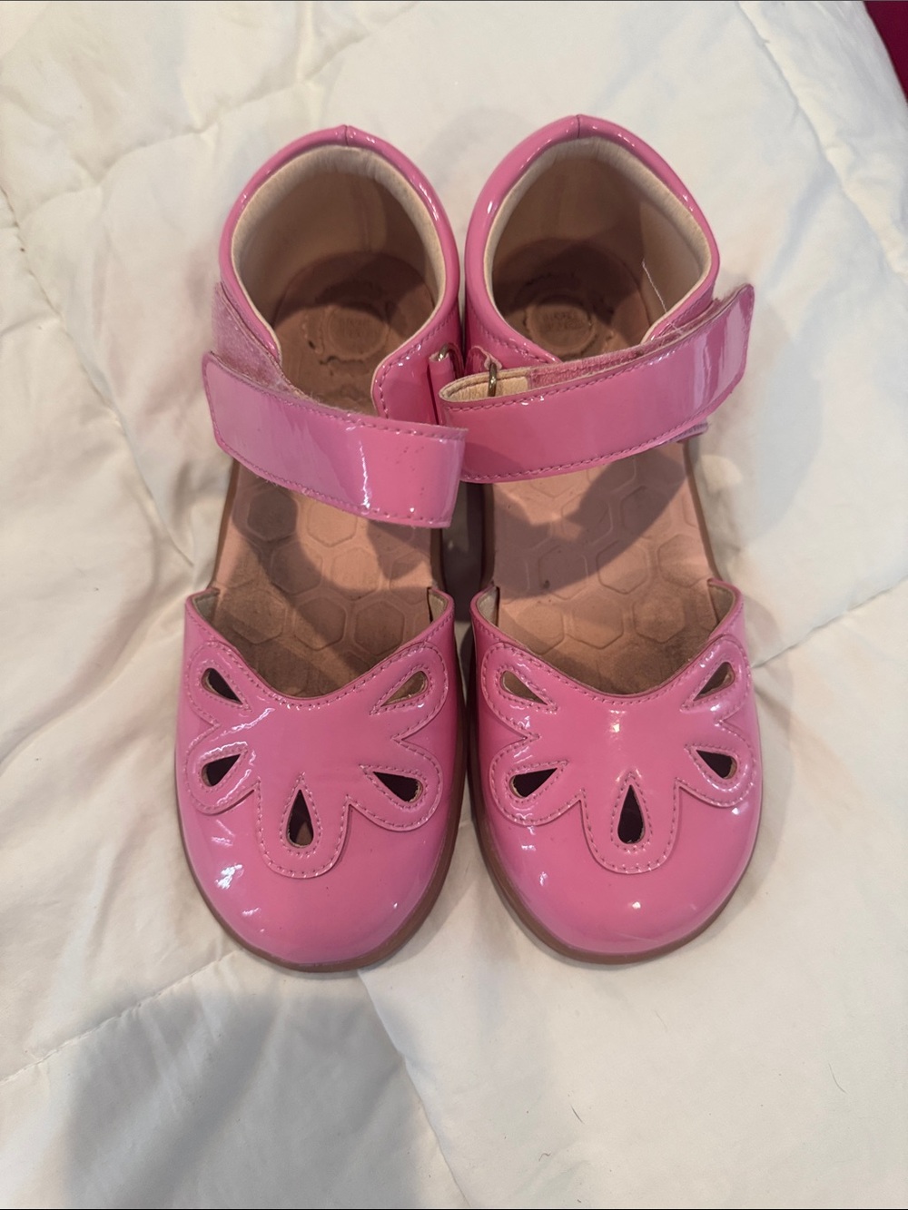 Livie & Luca Pink Patent leather Mary Jane Sandals with Cutout Flower excellent